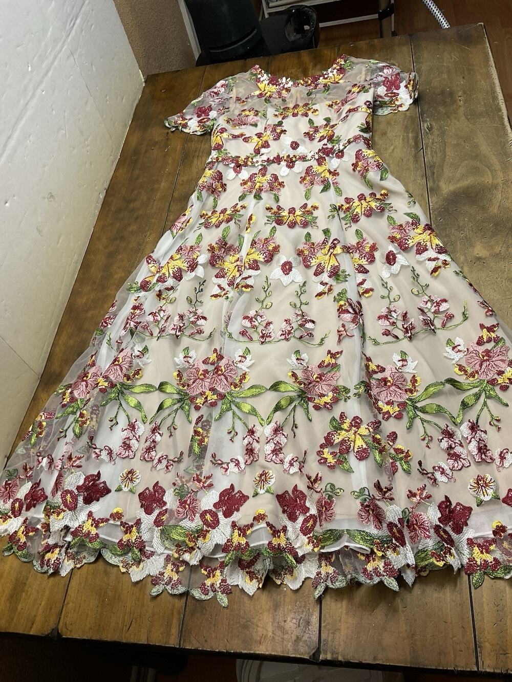 Marchesa Notte Botanical Scalloped Embroidered Dress Ivory Multi Size 4 NWT